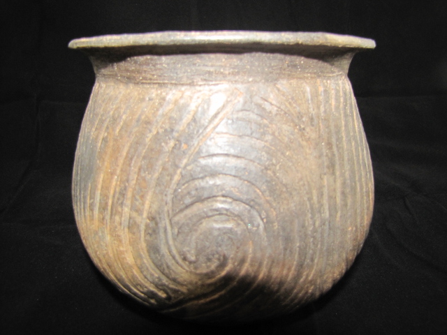 Item BM-04: Caddo Jar sharp engraving in Keno